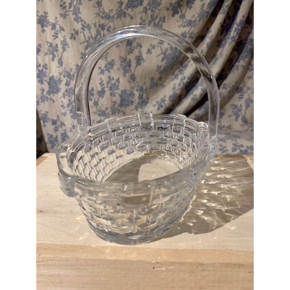 Clear Glass Basket - Perfect for Spring or Easter! - Picture 5 of 10